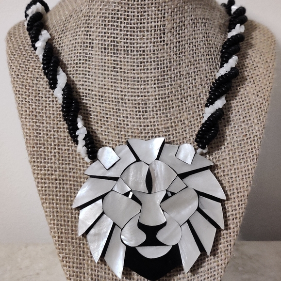 Vintage Lee Sands Mosaic Mother of Pearl Lion Necklace - Picture 11 of 12